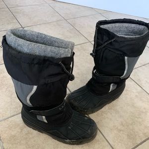 LL Bean north woods boots in big kid size 4